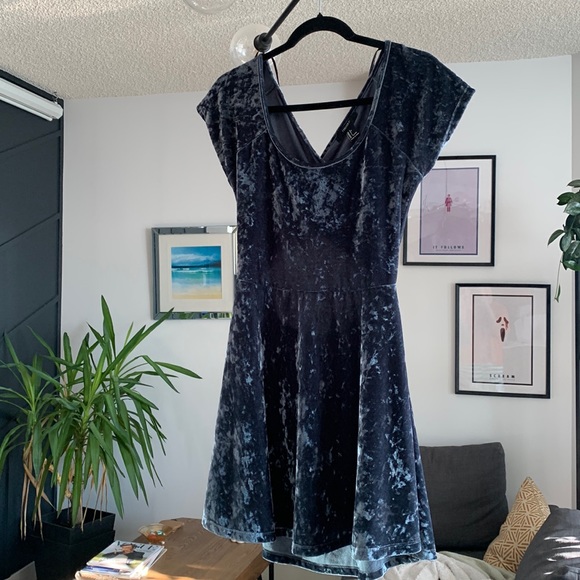 Blue crossed back velvet Dress - Picture 3 of 5